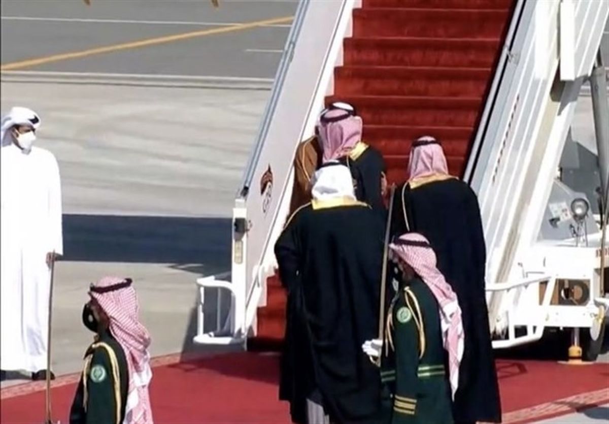 امیر قطر وارد عربستان شد/ بن سلمان شخصا به استقبال او رفت