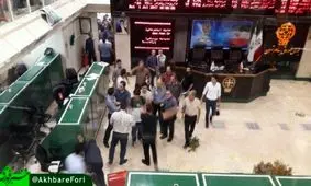 معاون بورس اوراق بهادار تهران : توقف یک نماد بورسی باعث اعتراضات امروز تالار شیشه ای ؛ اعتراض به کلیات بازار کذب است