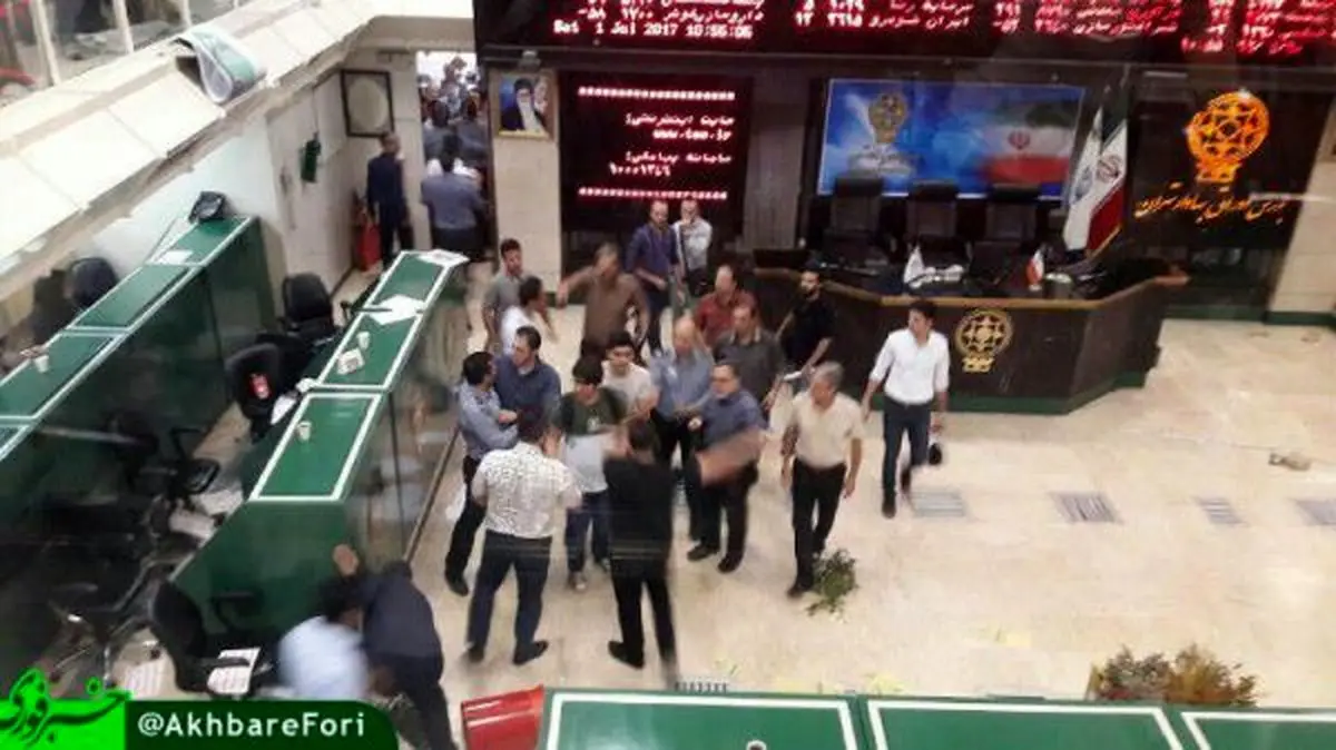 معاون بورس اوراق بهادار تهران : توقف یک نماد بورسی باعث اعتراضات امروز تالار شیشه ای ؛ اعتراض به کلیات بازار کذب است
