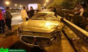 تصادف شدید مازراتی با پراید/ گاردریل خودروی میلیاردی را بلعید/ عکس