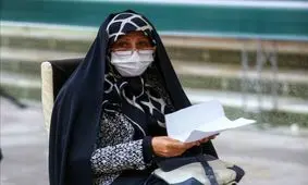 اشک‌های دختر آیت الله هاشمی در فراق پدر/ عکس