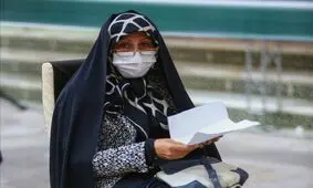 اشک‌های دختر آیت الله هاشمی در فراق پدر/ عکس