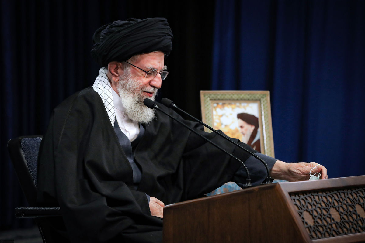 رهبر انقلاب: واردات واکسن آمریکایی ممنوع است