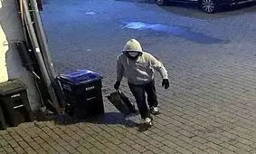 جایزه ۵۰ هزار دلاری اف‌بی‌آی برای شناسایی فرد حامل بمب در جریان حمله به کنگره