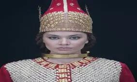 واکنش بازیگر زنی که سر کوروش کبیر را در یک فیلم قزاقستانی بریده، در برابر اعتراض کاربران ایرانی