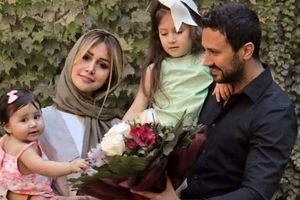 عکس شاهرخ استخری با دخترهایش در خارج از ایران
