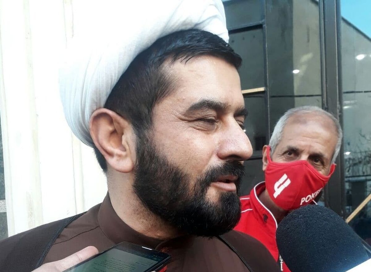 حضور یک روحانی برای ثبت نام ریاست فدراسیون فوتبال/ ویدئو