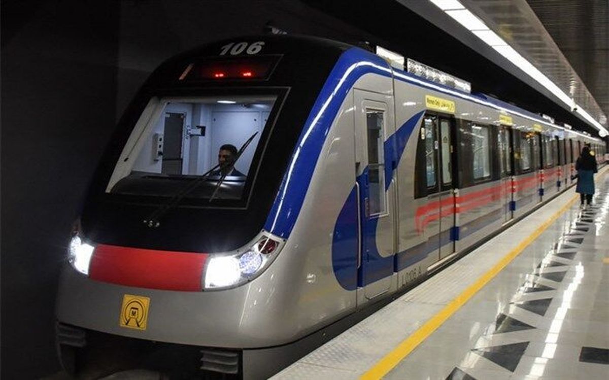 سوت قطار ملی در مترو تهران به صدا در می‌آید