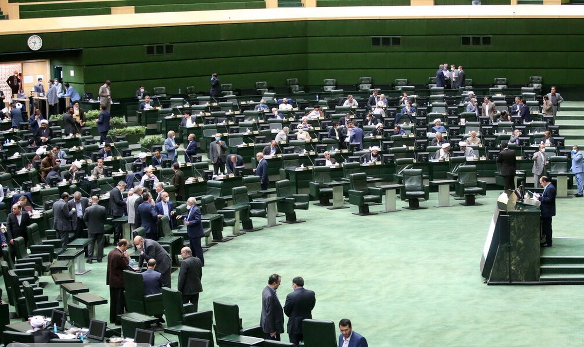داوطلبان ریاست جمهوری برنامه خود را به شورای نگهبان ارائه میدهند