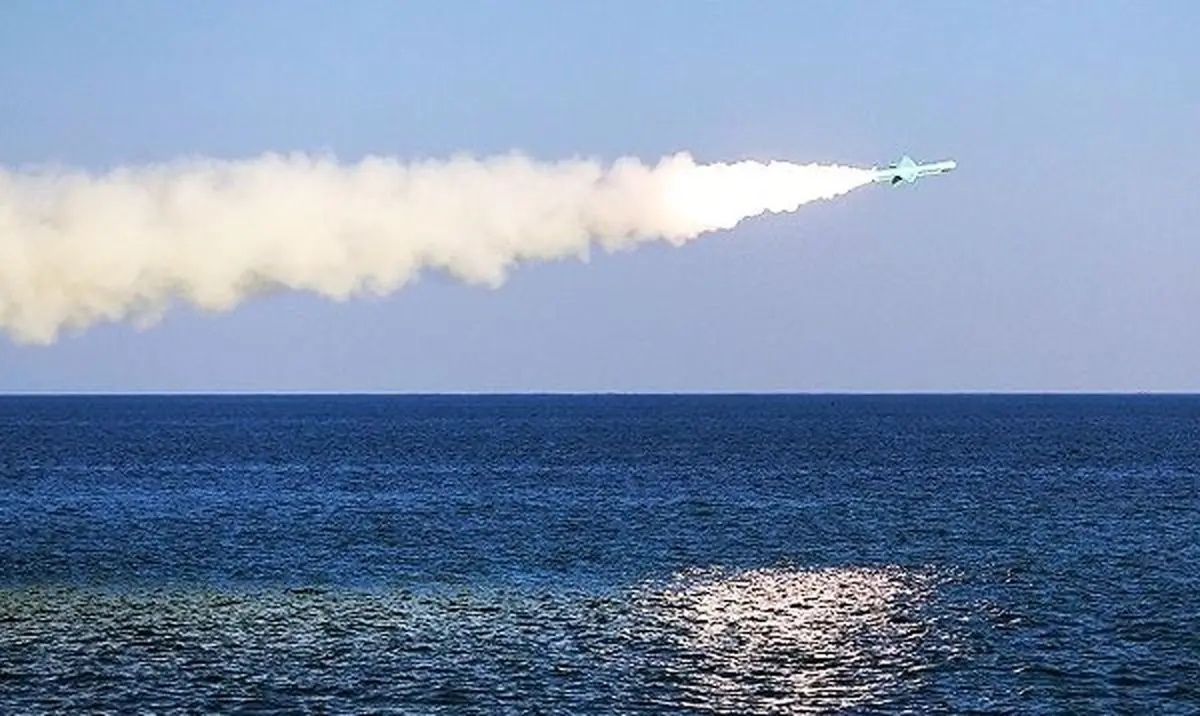 آغاز رزمایش دریایی امنیت و اقتدار پایدار ۹۶ / آزمایش تجهیزات و سلاح‌های جدید