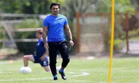 بوسه فرهاد مجیدی بر سر این پرسپولیسی!