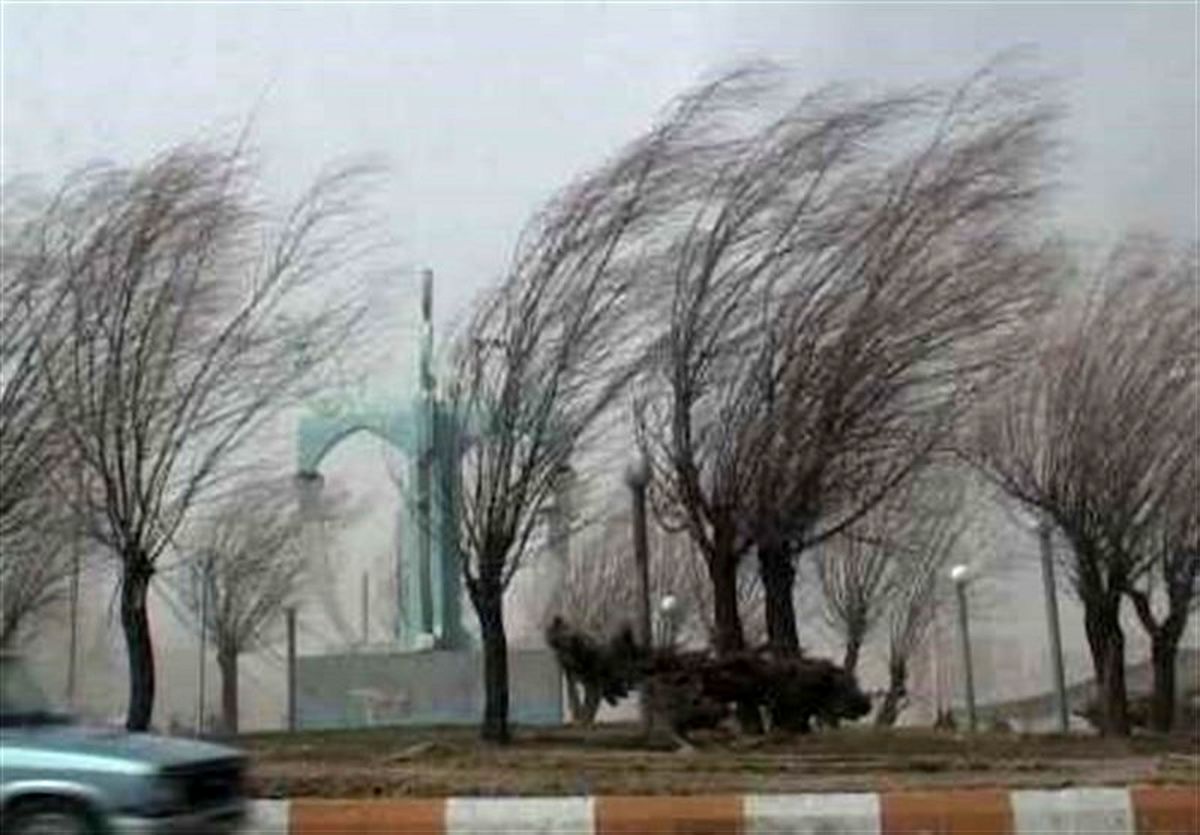 تندباد شدید اردبیل را درمی‌نوردد‌