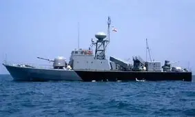 این ناو موشک‌انداز ارتش مجهز به توپخانه اتوماتیک است