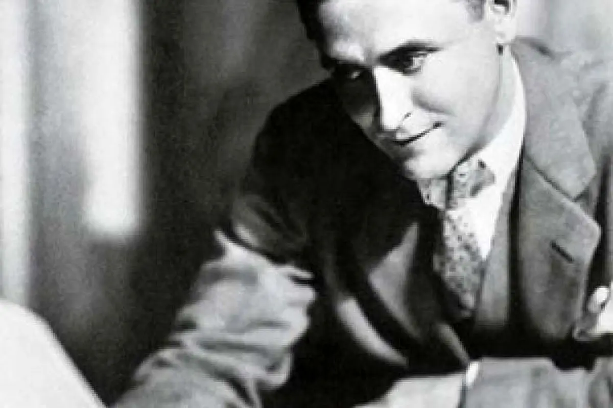 حراج نامه پر از غلط املایی نویسنده مشهور