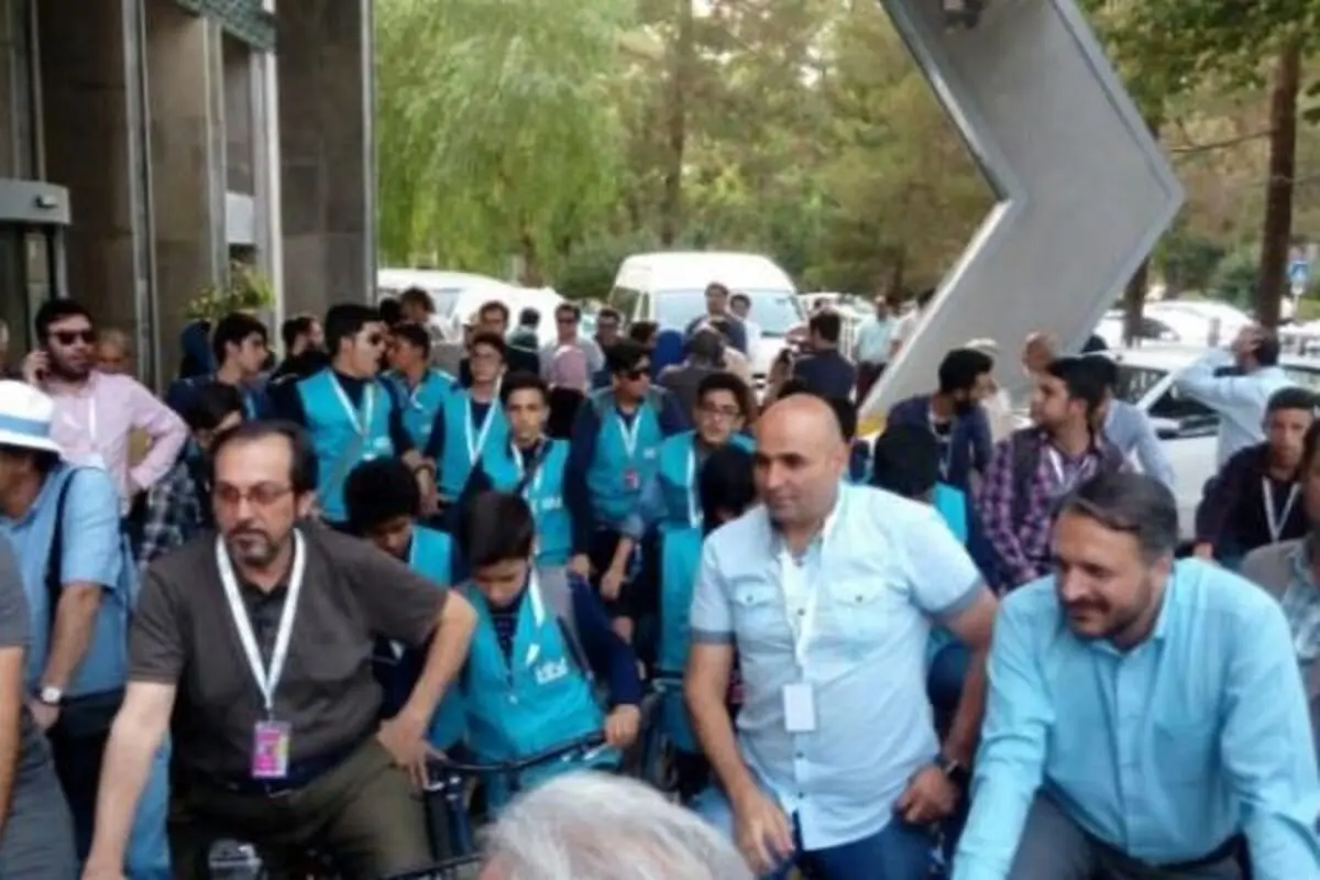 هنرمندان در اصفهان دوچرخه سواری کردند
