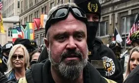 رهبر «پسران مغرور»، گروه راست افراطی در آمریکا، به اتهام حمله به کنگره بازداشت شد