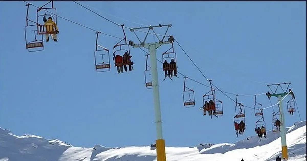 سقوط پدر و دختر از تله‌سیژ پیست اسکی دربندسر/ فیلم