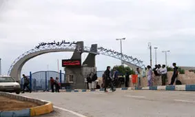 تعطیلی بندر شهید حقانی بندرعباس به علت شرایط نامساعد جوی