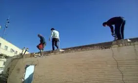 تخریب دیوارهای بلند زندان سمنان/ کاروانسرای شاه‌عباسی آزاد شد/ تصاویر