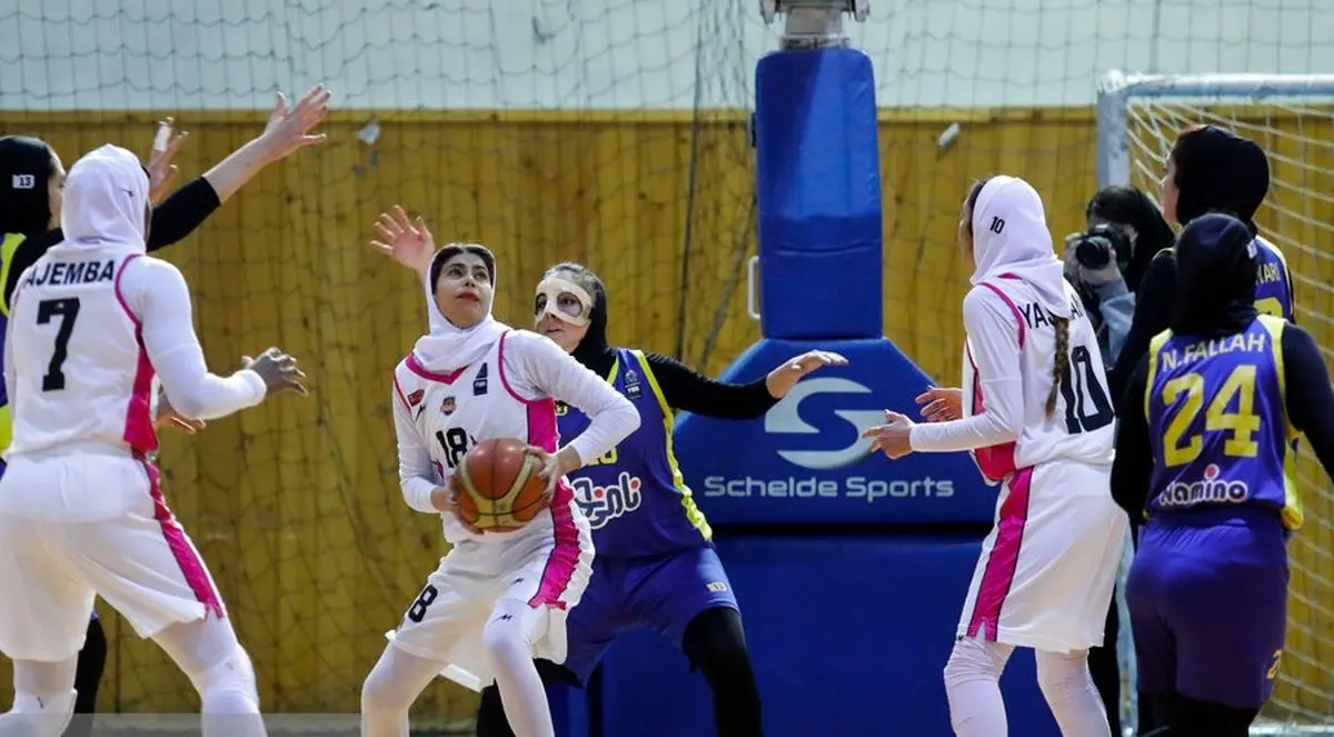 دیدار تیم‌های بسکتبال نارسینا تهران و نامی‌نو اصفهان/ عکس