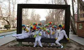 هنرمندانی که با لباسی خاص، برای مهار کرونا تلاش می‌کنند