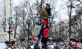 ز غوغای جهان فارغ!/ ویدئویی از تظاهرات در روسیه