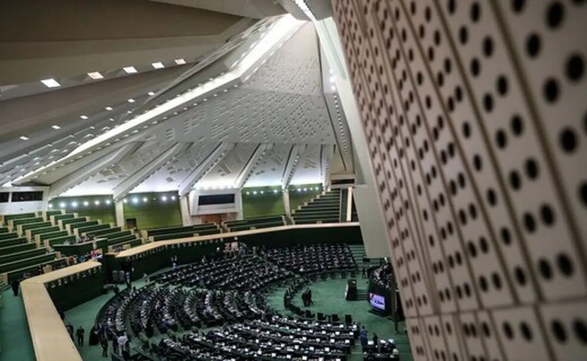 سیلی سنگین به صورت پارلمان