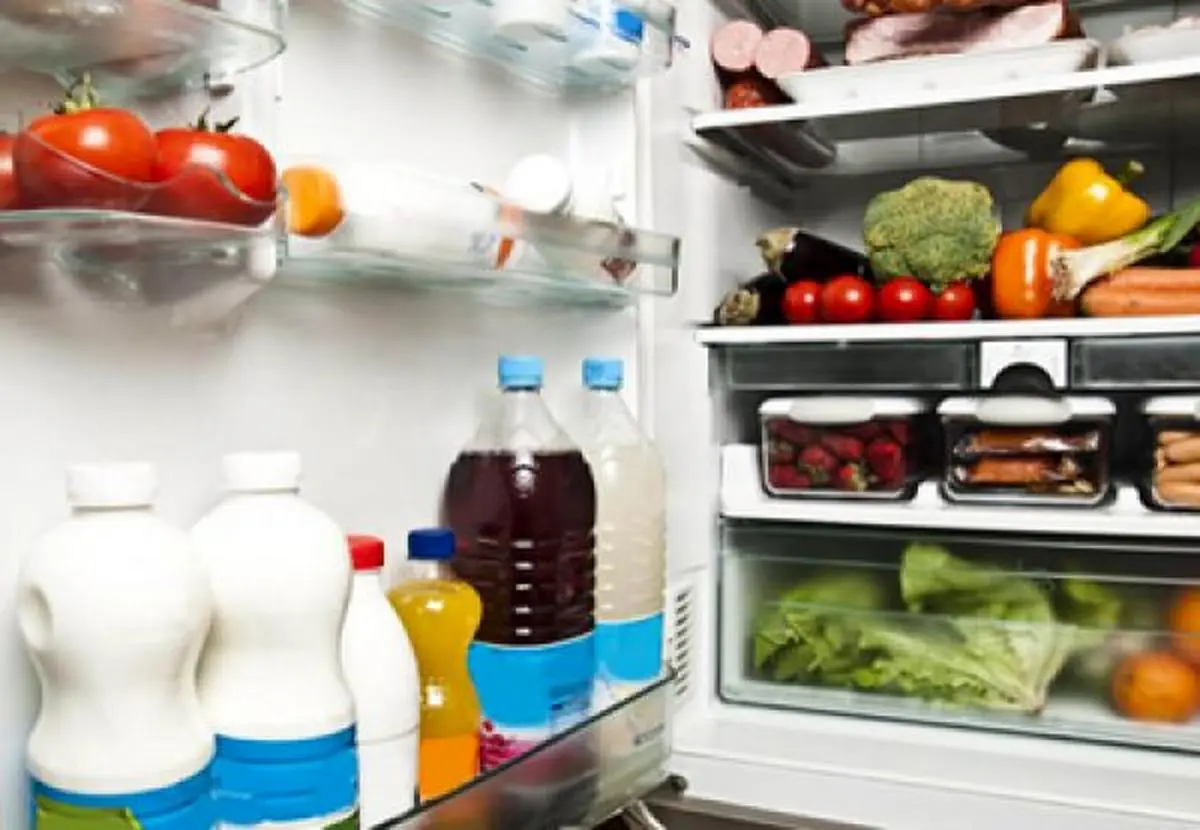 چه مواد غذایی نباید در ظروف پلاستیکی نگهداری شوند؟