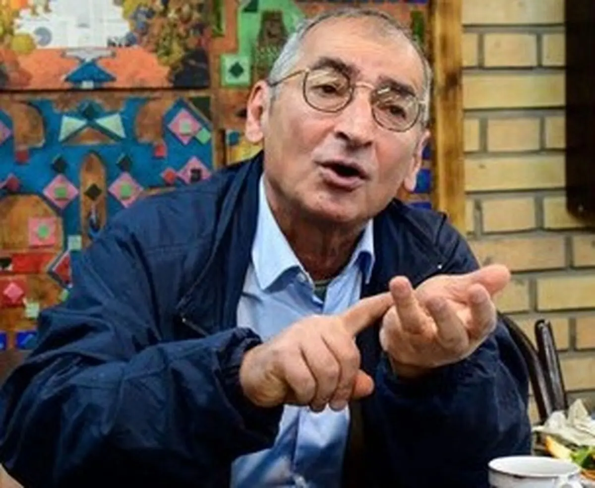 صادق زیباکلام بازی را باخت، آنهم مجانی!