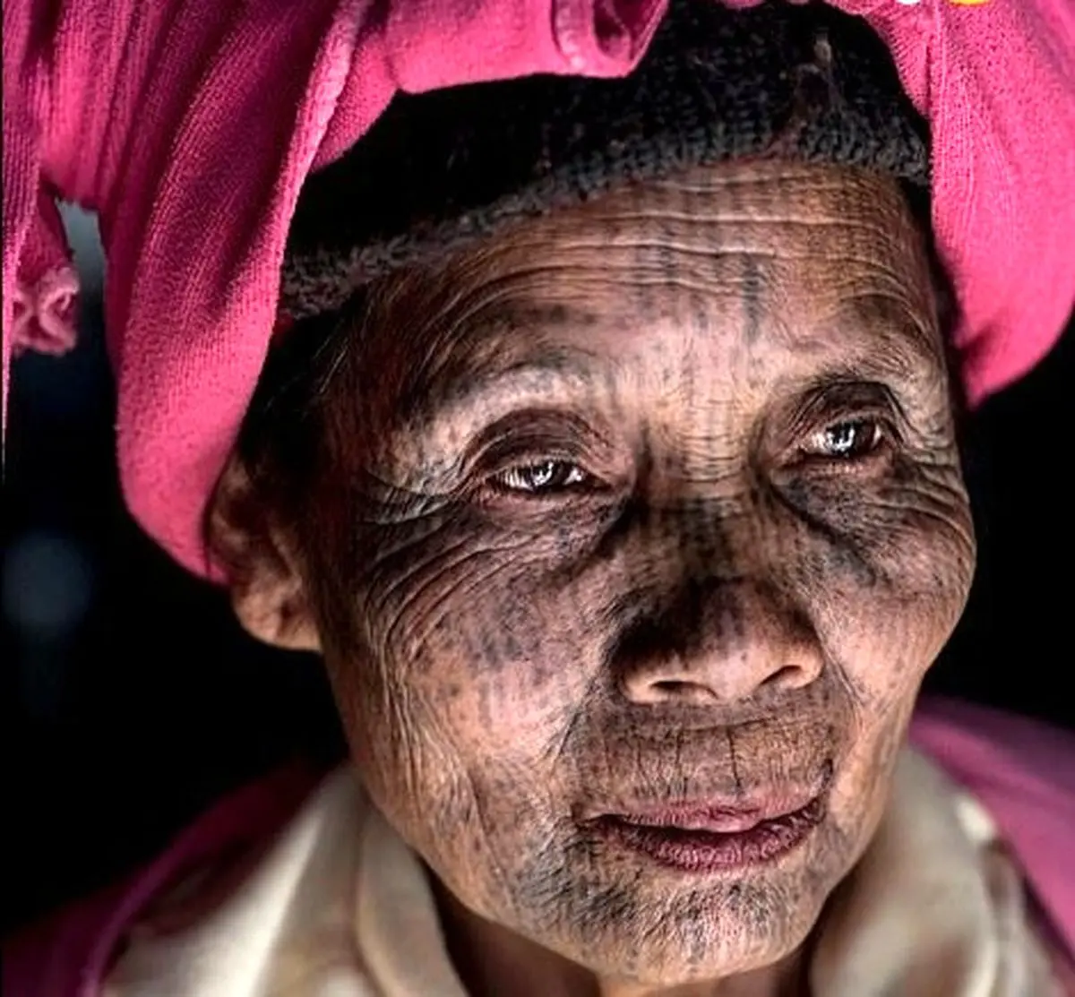 زنانی که برای زشت شدن خالکوبی می‌کنند!/ تصاویر