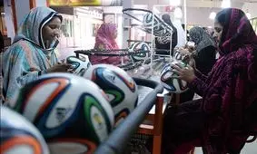 بزرگترین قطب تولید توپ فوتبال در جهان/ ویدئو