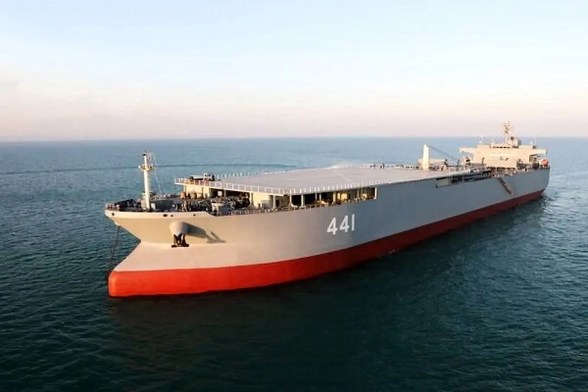 پخش زنده محفل انس با قرآن بر روی عرشه بزرگترین شناور نظامی ایران