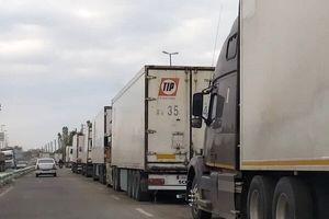 ترافیک سنگین کامیون های تجارت خارجی در پایانه بار آستارا‎/ به روایت تصاویر