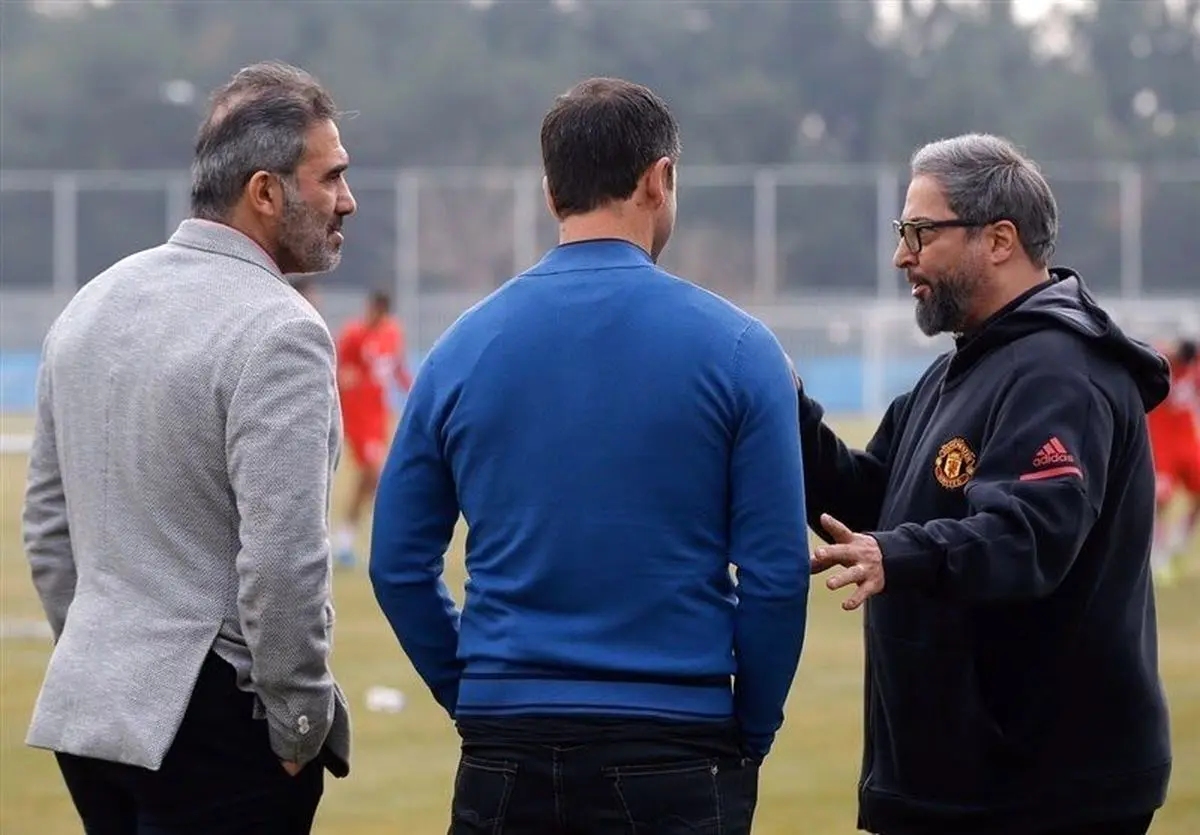 حضور احمدرضا عابدزاده بر سر مزار میناوند/ ویدئو