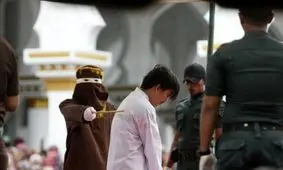 مجازات دو همجنسگرا در آچه اندونزی/ ویدئو