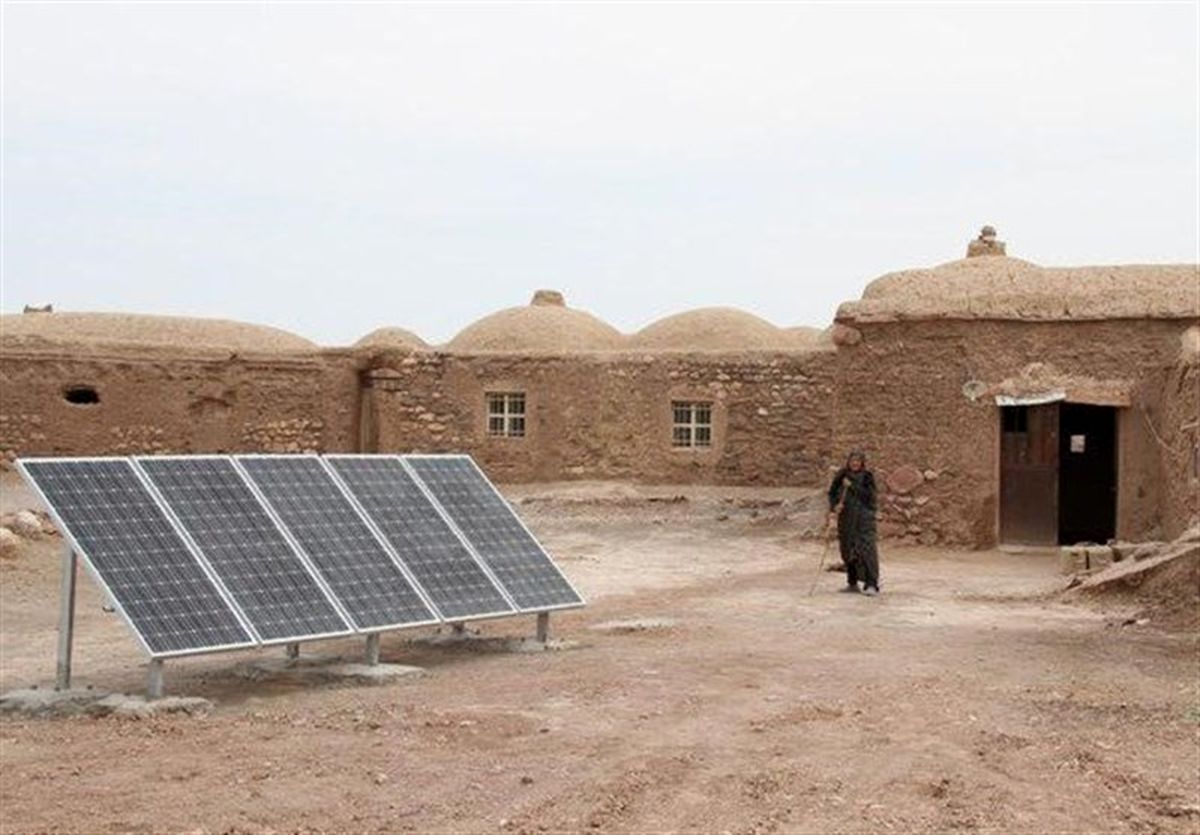 راهاندازی نیروگاههای خورشیدی خانگی تأثیری بسزای در ماندگاری جمعیت در شهرستان نهبندان دارد