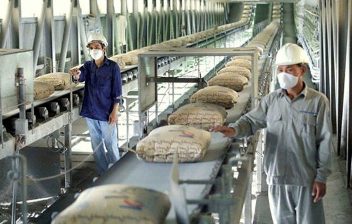 افزون بر ۳۷۴ هزار تن سیمان از گمرک دوغارون به افغانستان صادر شد