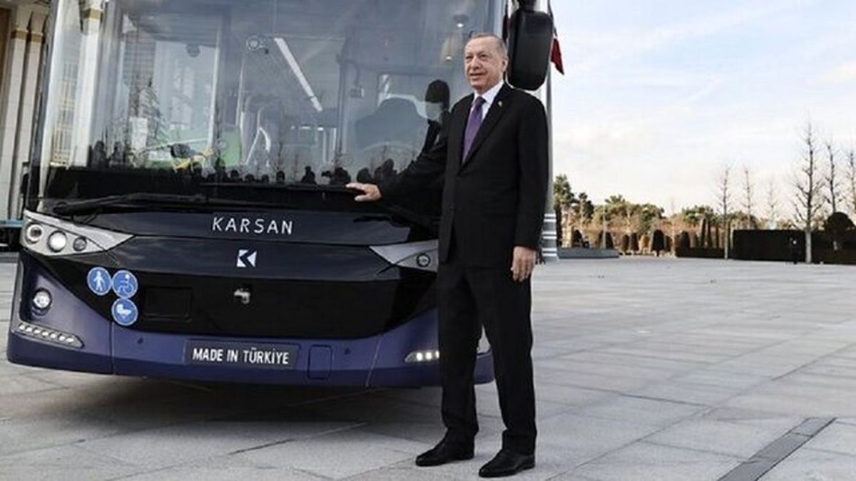 اردوغان با اتوبوس الکتریکی بدون راننده به جلسه هیئت دولت رفت