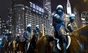 یک زن با خودرو به برج ترامپ کوبید/ عکس