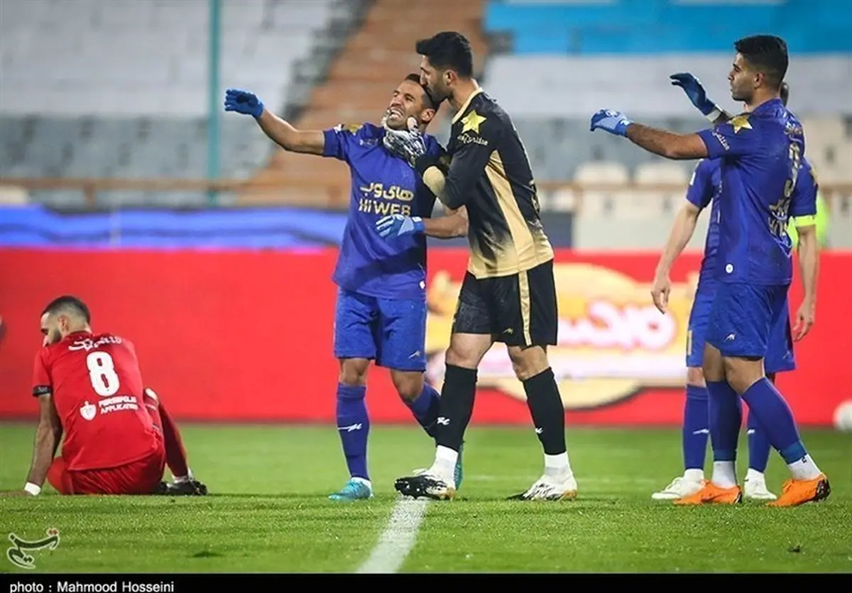 حضور دروازه‌بان استقلال در فدراسیون فوتبال