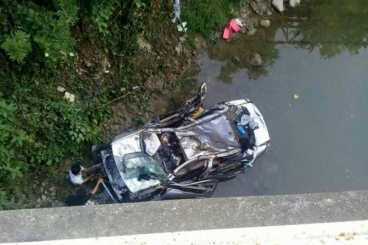 واژگونی و سقوط خودرو با سرنشینان به داخل رودخانه/ ۶ نفر کشته و مصدوم شدند