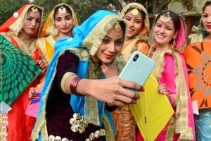 دختران هندی در جشنواره لوهری/ تصاویر‌