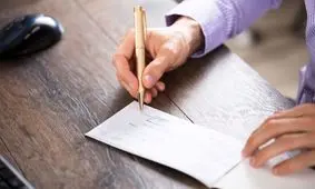 همه آنچه که باید از قوانین جدید صدرو چک بدانید / چگونه می‌شود چک را به حساب دیگری منتقل کرد؟