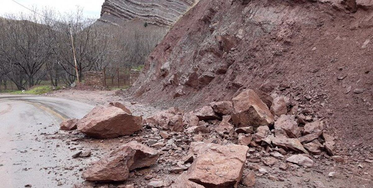 احتمال ریزش سنگ در محورهای کوهستانی مازندران