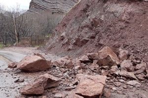 احتمال ریزش سنگ در محورهای کوهستانی مازندران