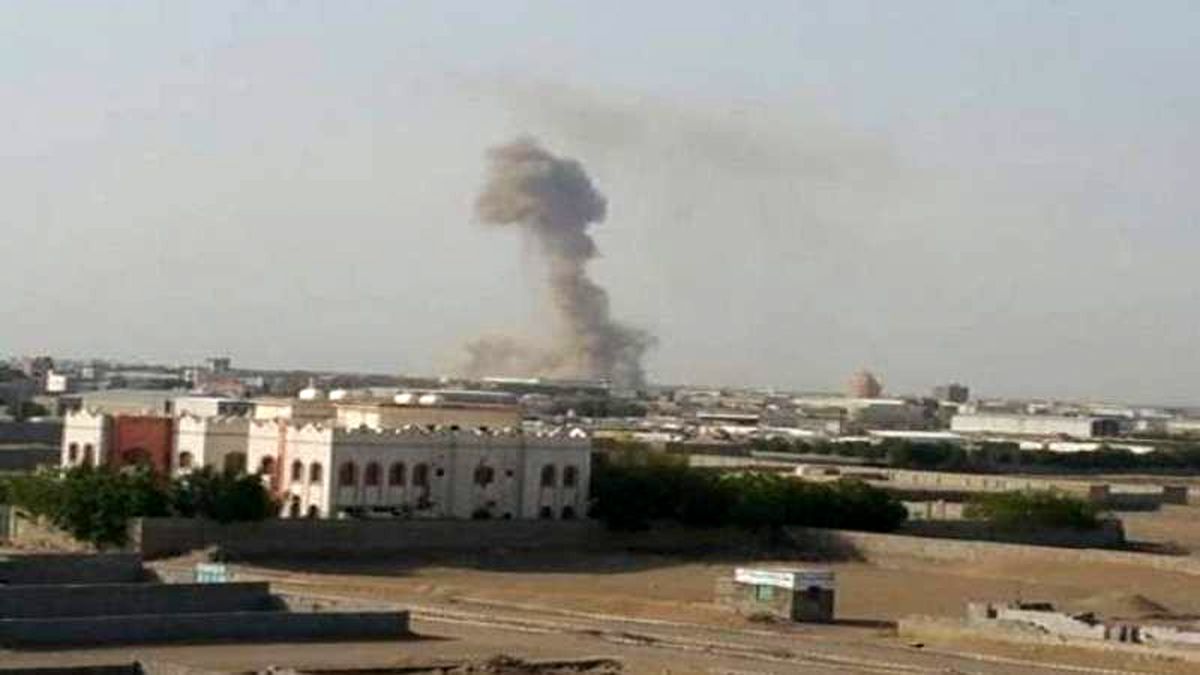 عربستان، فرودگاه صنعا را بمباران کرد