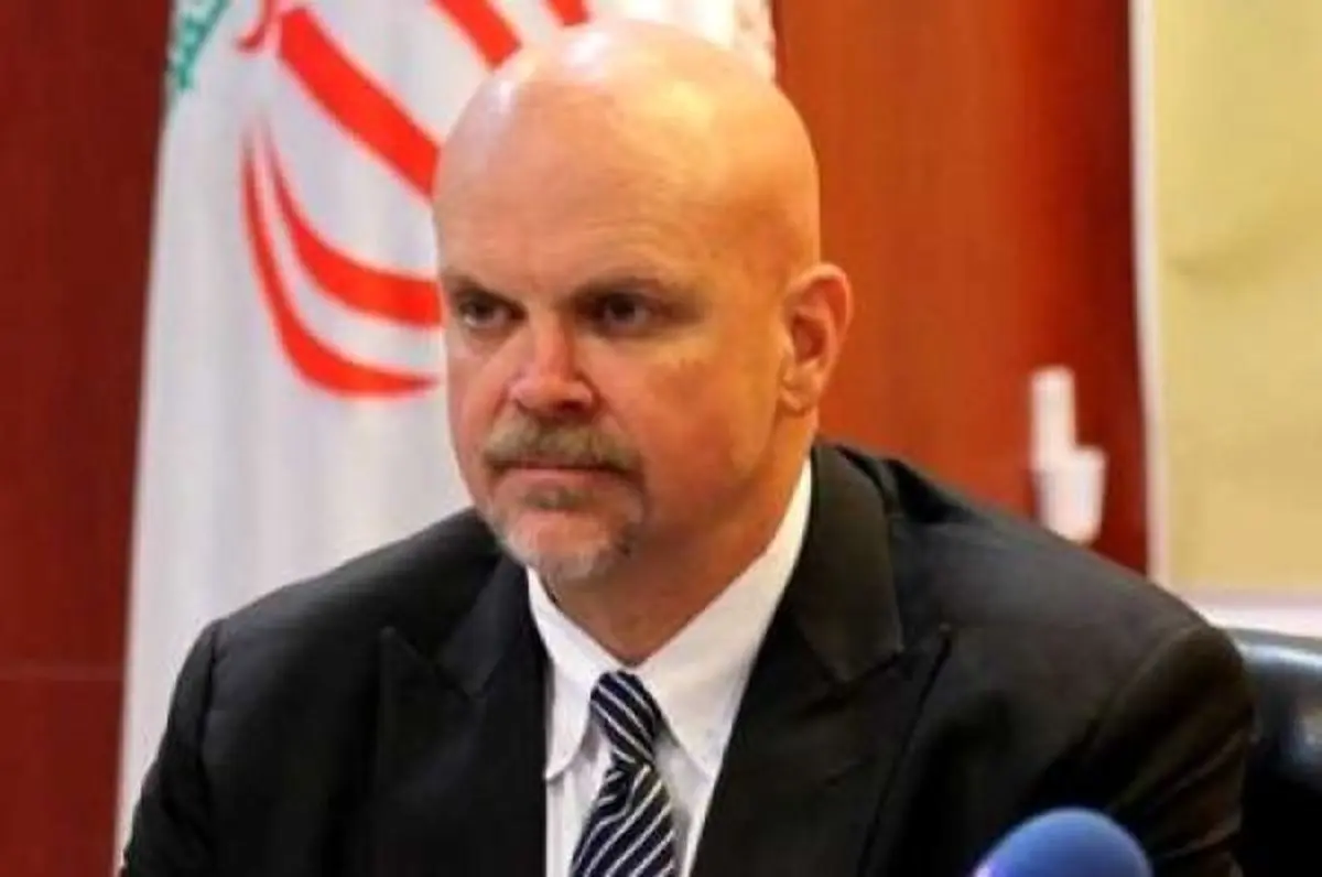 گری لوئیس: ظریف در حال ساخت پل های ارتباطی با اروپاست