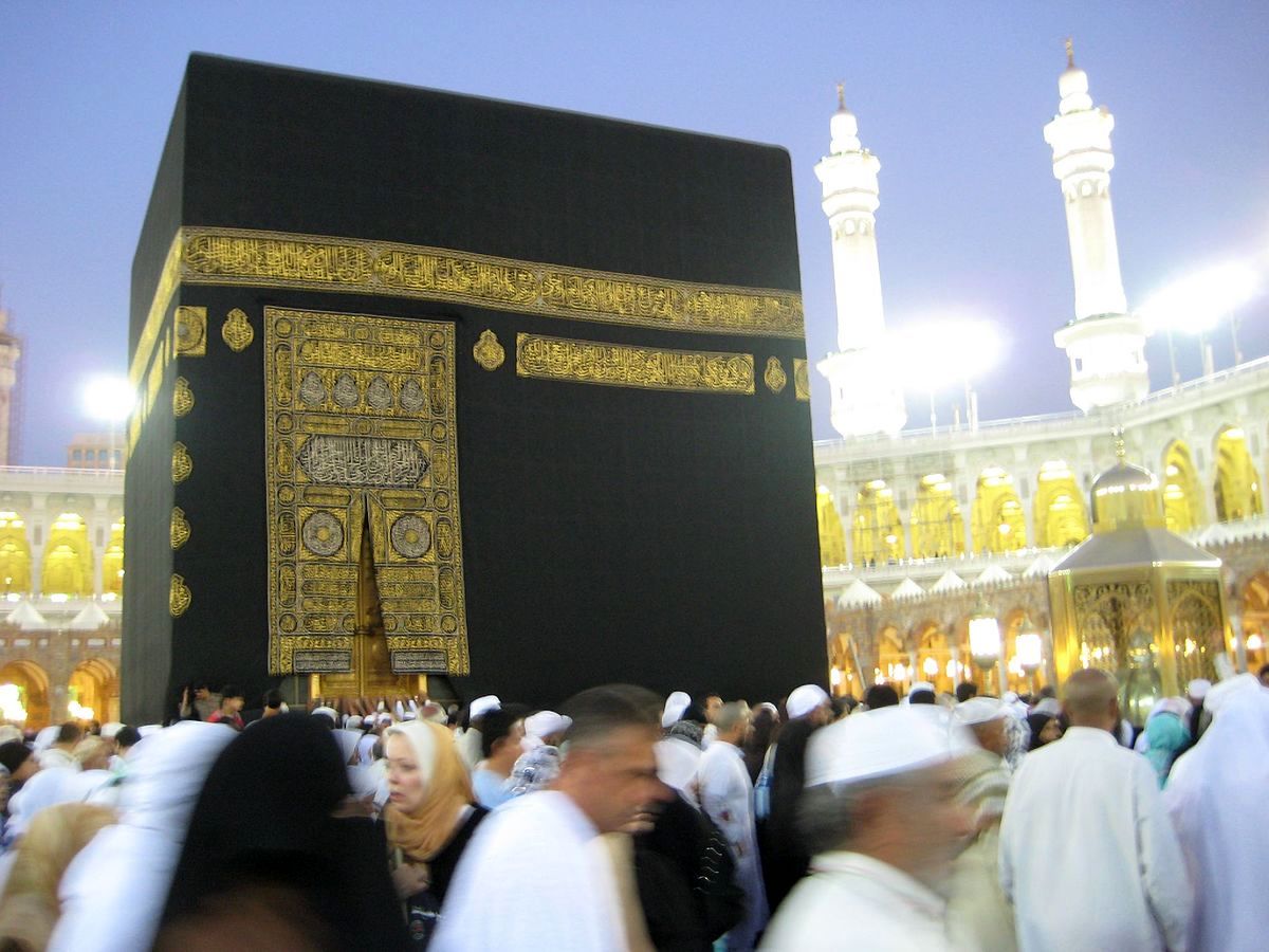 تصویری عجیب از طواف در مسجدالحرام با فاصلهگذاری اجتماعی/ عکس