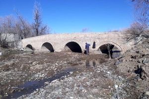 پل تاریخی «کرزان» تویسرکان مرمت می‌شود