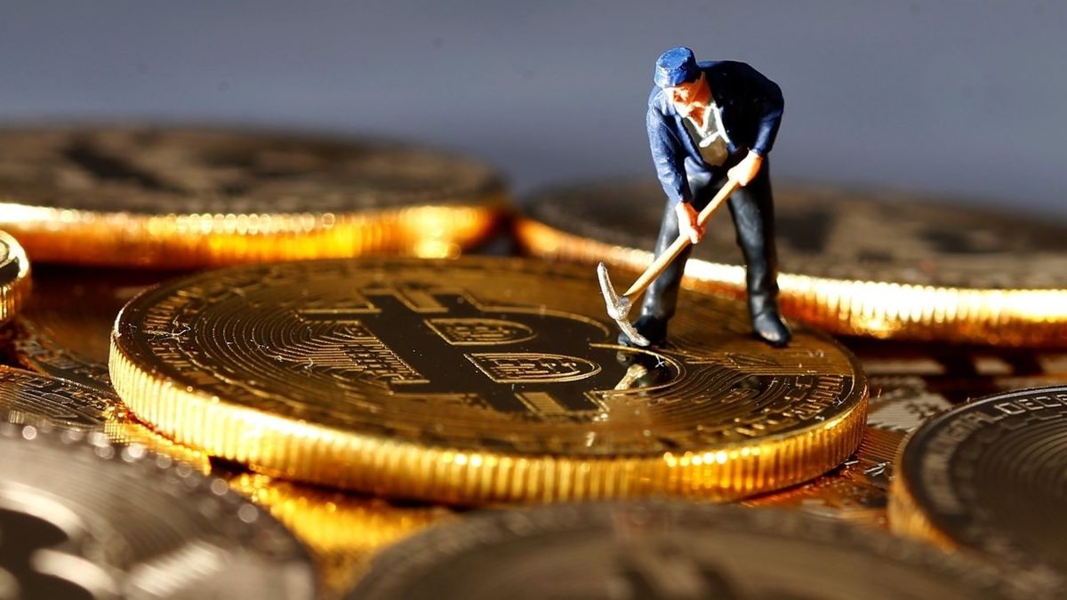 استخراج بیتکوین چیست و چگونه صورت میگیرد؟